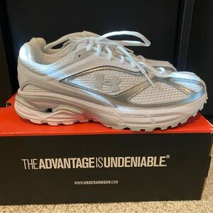 NEW Under Armour White & Gray UA HOVR Apparition Sneakers size 6.5